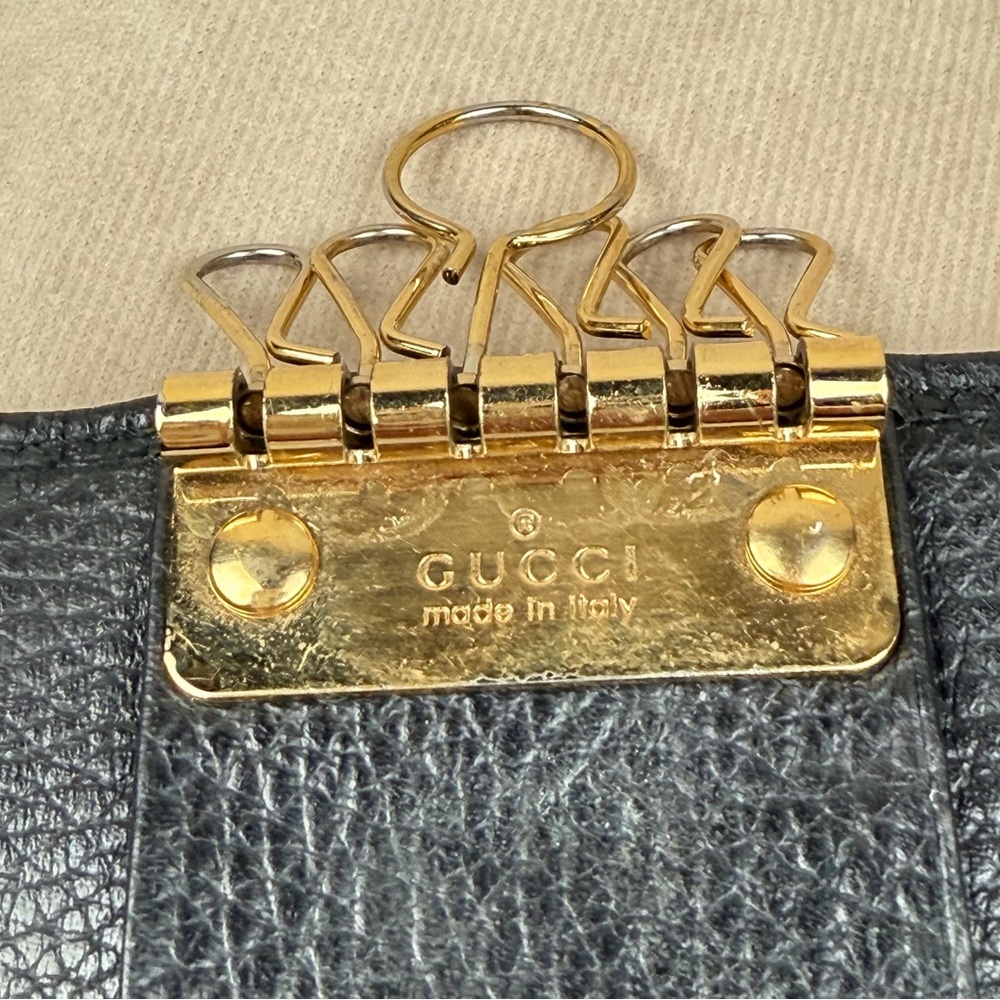 Gucci Marmont GG Leather 6-Key Holder Black Gold Hardware - Picture 8 of 11
